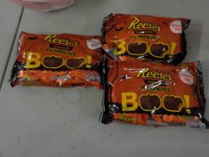 lot 314 image: Reeses Peanut Butter Pumpkins nea...