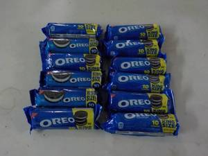 lot 316 image: Oreo King Size- 8 Cookies near or ...
