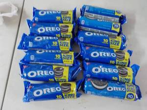 lot 322 image: Oreo King Size - 10 packages near ...