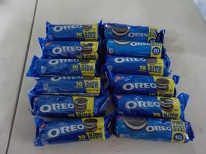 lot 323 image: Oreo King Size - 10 packages near ...
