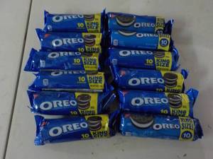 lot 324 image: Oreo King Size - 10 packages near ...