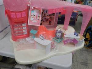 lot 32 image: Toy Lot...