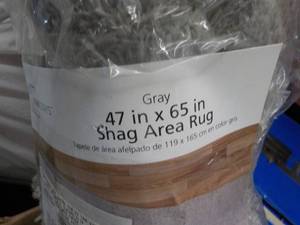 lot 60 image: Mainstays 47 x 65 Gray Area Rug...