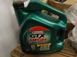 lot 127 image: 1 Gallon Castrol GTX High Milage SA...