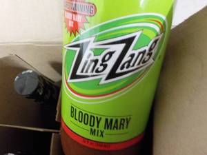 lot 138 image: Case of 12 - 32 oz Zing Zane Blood ...