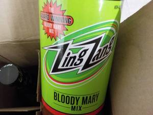 lot 140 image: Case of 12 - 32 oz Zing Zane Blood ...