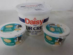 lot 182 image: 1 - 3 lb. Tub Daisy Sour Cream and ...