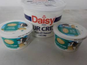 lot 183 image: 1 - 3 lb. Tub Daisy Sour Cream and ...