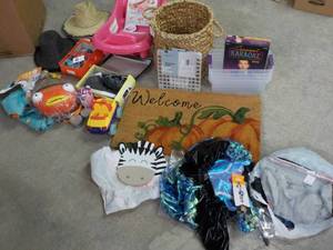 lot 371 image: Box of Unclaimed Merchandise...