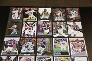 lot 20 image: Minnesota Vikings Brett Favre Football Card Lot  25 Different Cards