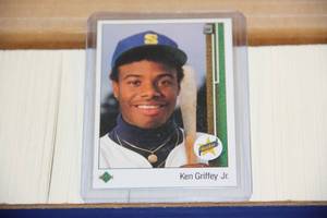 lot 24 image: 1989 Upper Deck Baseball Complete Set  Ken Griffey Jr. Rookie Card