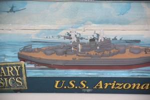 lot 69 image: 2004 USS Arizona 1700 Scale Die Cast Ship in Box