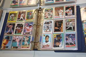 lot 75 image: Baseball Card Three Ring Binder Bulk Card Lot  6 Binders