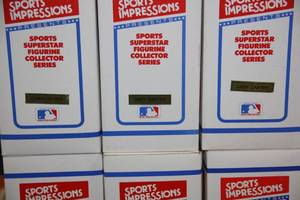 lot 91 image: Sports Impressions Figurine Resale Lot  (3) Ted Williams (5) Gary Carter (1) Kevin McReynolds