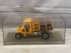 lot 5 image: Vintage Monogram Tom Daniels 5 Cent Beer Wagon