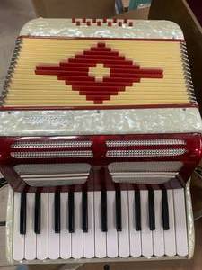 lot 18 image: Beautiful United Marotta Accordian Made in Italy