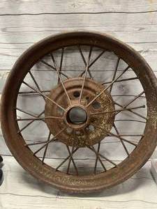lot 22 image: Antique Spoked Wheel 22 Diameter