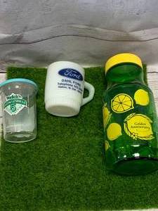 lot 32 image: Vintage Milk Glass, Welchs Looney Tunes, Lemonade Glass