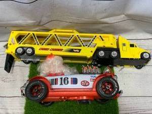 lot 34 image: Vintage Hot Wheels Cargo Carrier & Champion Santa Dunlop