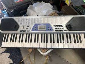 lot 47 image: TK-481 Casio Keyboard with 100 Song Bank (see video)