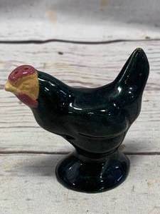 lot 61 image: Rosemeade Pottery Chicken in Great Shape