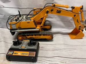 lot 93 image: Cat 945 Remote Control Toy