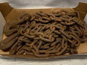 lot 101 image: Chain with 2 Hooks