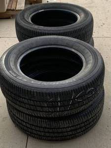 lot 104 image: Set of 4 Bridgestone Insignia P20565R18 Tires