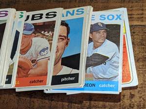 lot 42 image: Stack of Vintage Baseball Cards