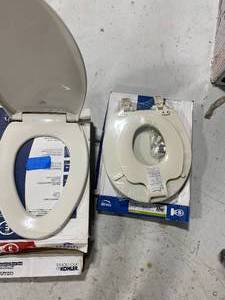 2 toilet seats