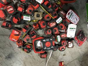 lot 28 image: Lot of assorted Milwaukee tape meassure various sizes and conditions