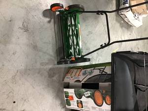lot 38 image: Lot of manual mowers see pictures