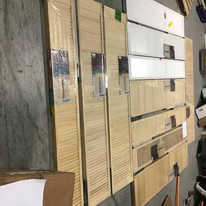 lot 120 image: Lot with assorted interior closet bi-fold doors see pictures