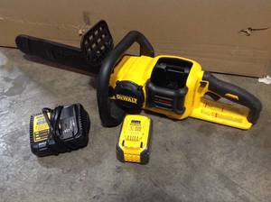 lot 47 image: Dewalt 16 in. 60V MAX Lithium-Ion Cordless FLEXVOLT Brushless Chainsaw with (1) 2.0Ah Battery and Charger Included used see pictures