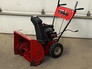 lot 1 image: Yard Machines Snow Blower