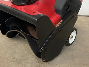 lot 4 image: Toro CCR-2450 Snow Blower