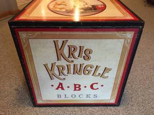 lot 31 image: Fun Kris Kringle Block Table