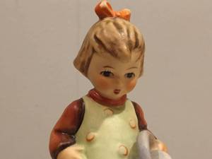 lot 88 image: Hummel Little Gardener Figurine