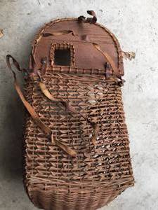 lot 106 image: Decorative Wicker Creel