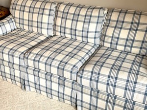 lot 6 image: Classic and Lovely Ethan Allen Upholstered Sofa