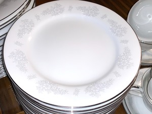 lot 118 image: Noritake China Set Armand
