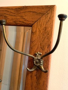 lot 16 image: Vintage Wall Mounted Hat or Coat Rack