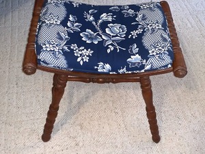 lot 23 image: Vintage Wood Stool