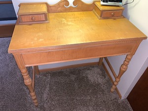 lot 22 image: Maple Vintage Desk