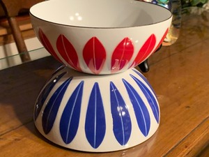 lot 126 image: Two Small Catherine Holm Lotus Bowls