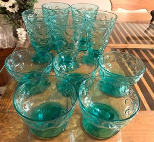 lot 122 image: Lot of Ten Pieces of Vintage Glassware