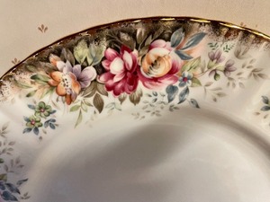 lot 38 image: Royal Albert Autumn Roses  Service for Four