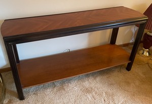 lot 28 image: SofaAccent Table