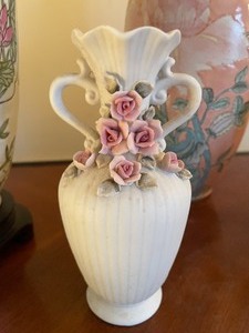 lot 24 image: Home Decor Lot