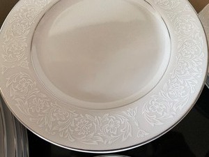 lot 68 image: China Set